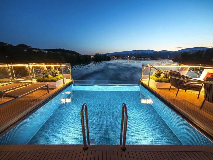 Entertainment on Amadeus Provence